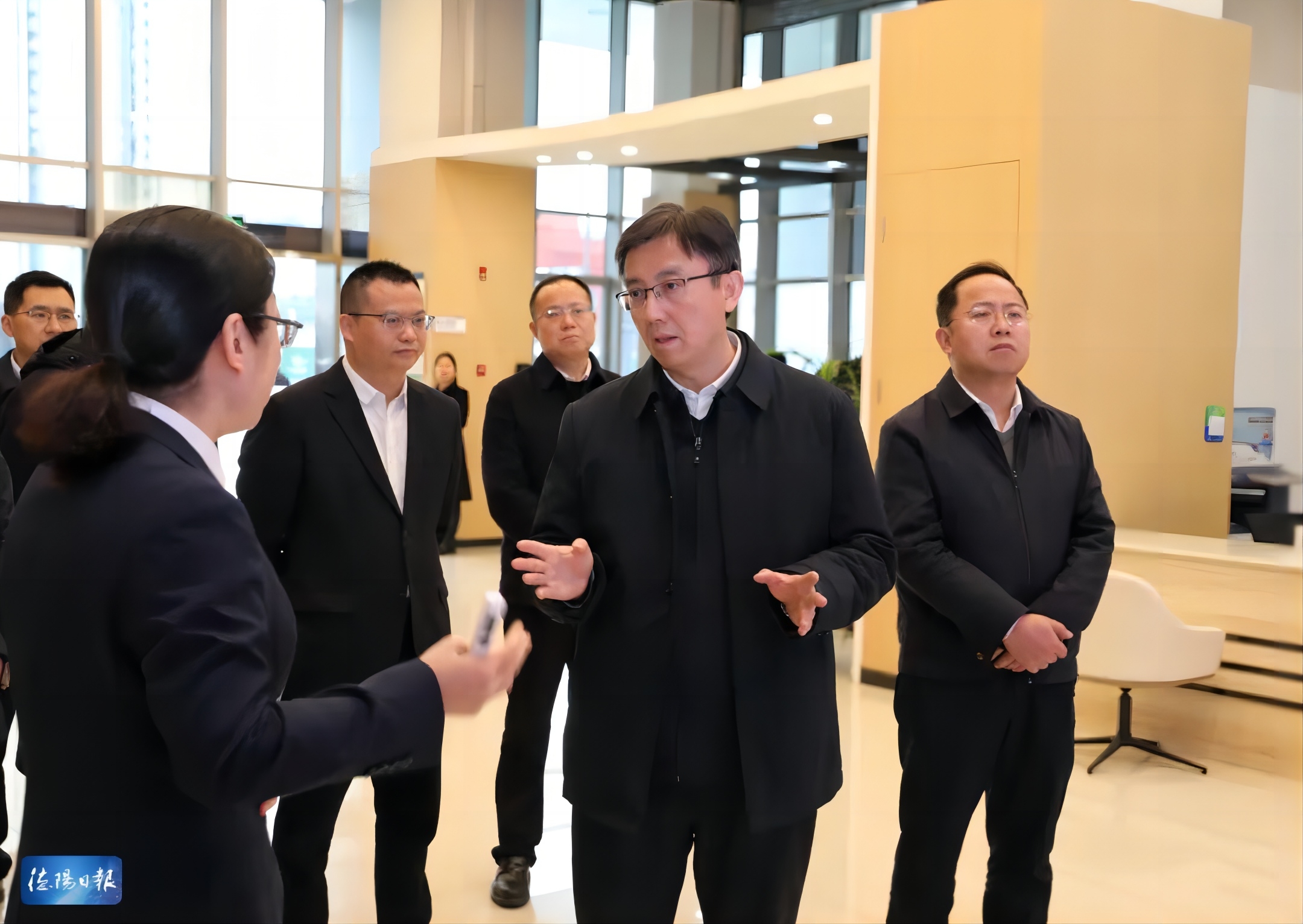 黃朝陽調(diào)研德陽發(fā)展控股集團(tuán)有限公司時(shí)強(qiáng)調(diào):聚焦中心大局主動(dòng)作為 為推動(dòng)德陽經(jīng)濟(jì)社會(huì)高質(zhì)量發(fā)展提供強(qiáng)大動(dòng)力